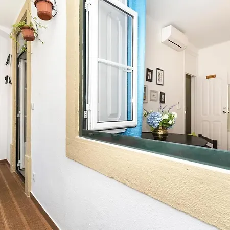 Exotic M2 R2 - Comfortable Classy Double With Shared Bath Guest house Lisbon