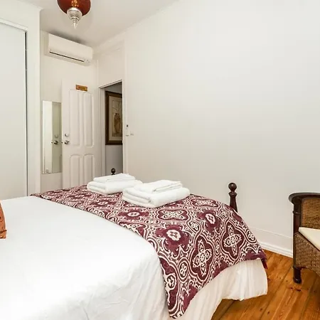 Гостевой дом Exotic M2 R2 - Comfortable Classy Double With Shared Bath Лиссабон